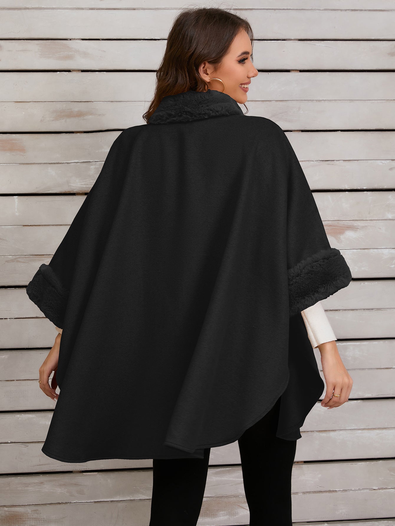 Elegant Poncho with Faux Fur Trim for Stylish Winter Evenings